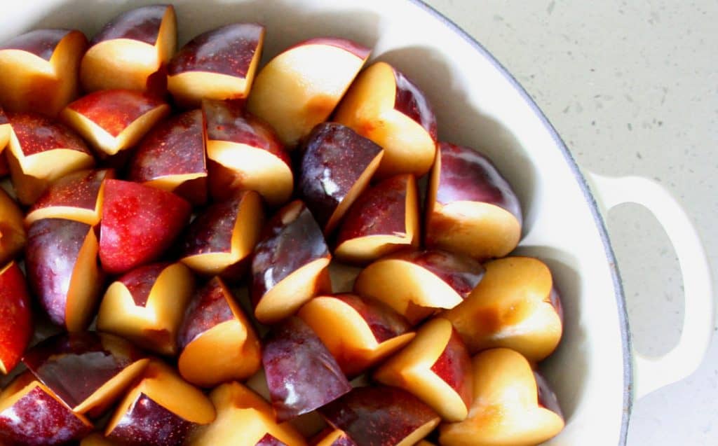 an image of a dish with cut plums waiting to be roasted