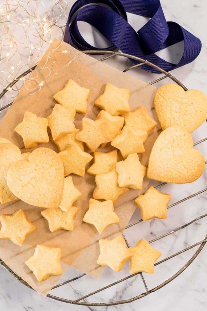 Cooling baked Christmas cookies on a lined rack