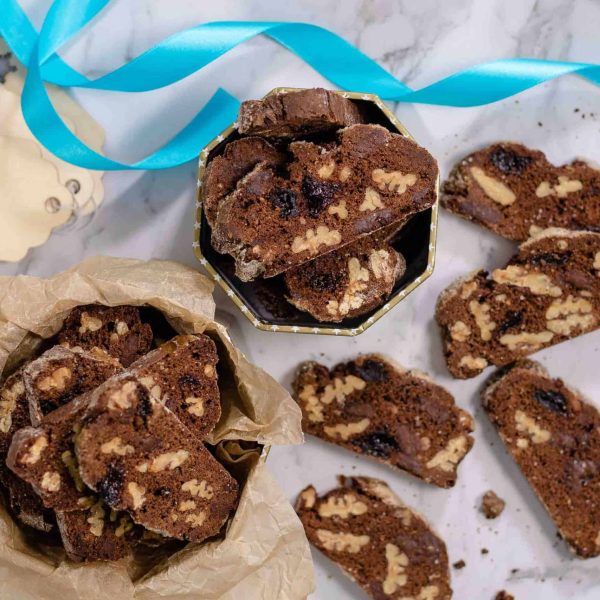 chocolate pecan biscotti with raisins