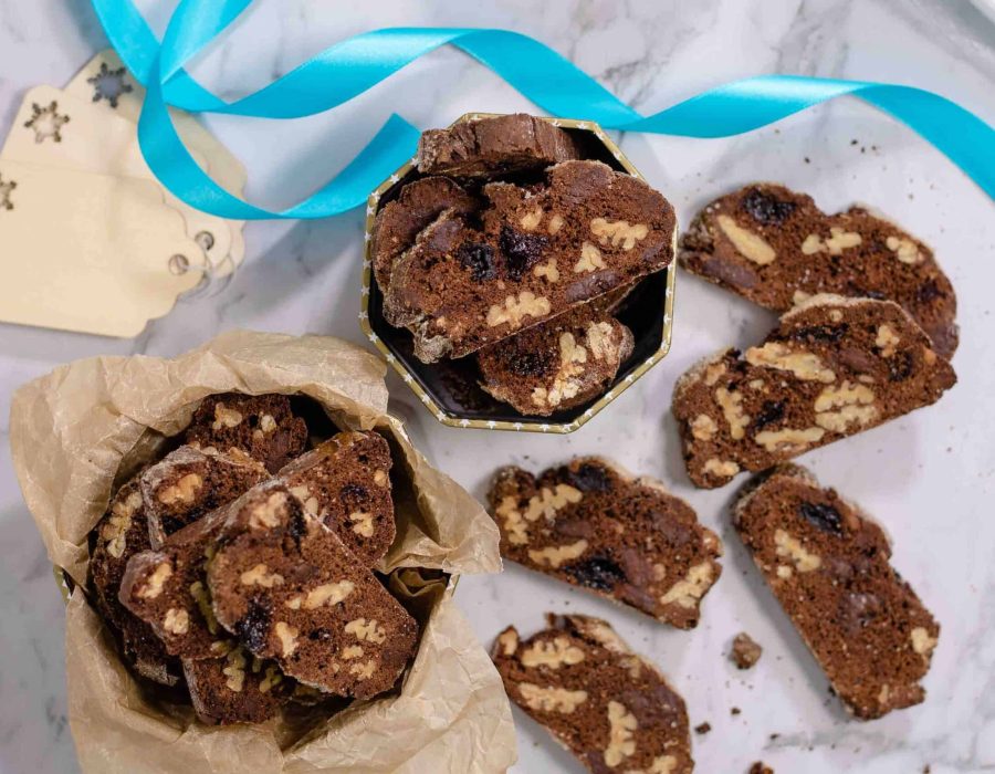 chocolate pecan biscotti with raisins