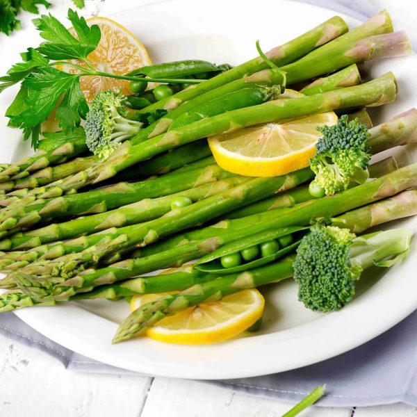 Green asparagus on a white plate.